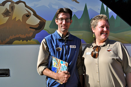 Donderdag 4 augustus - Fairbanks - Onze Tour Director Jack en buschauffeur Lori