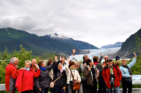 Zondag 7 augustus 2011 - Juneau - Wandeling langs een berenpad, en naar een waterval met op de achtergrond de Mendenhall Gletsjer