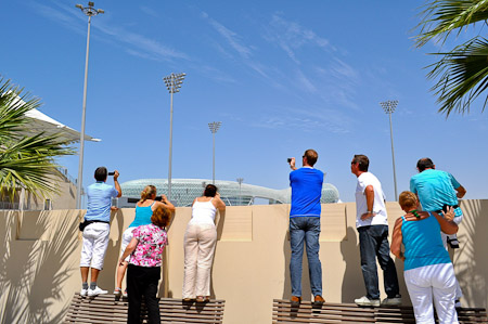 Zaterdag 12 maart 2011 - Abu Dhabi - V.A.E. - blik op het Formule 1 circuit