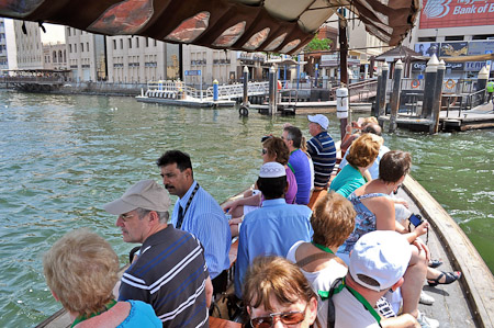 Zondag 13 maart 2011 - Dubai - V.A.E. - we steken de Dubai Creek over