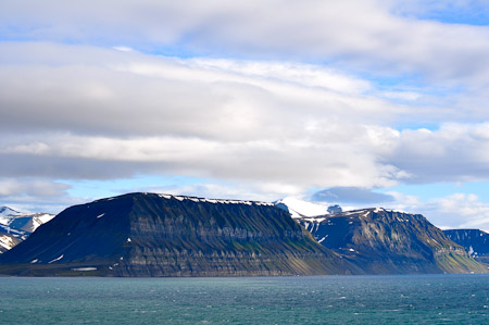 Vrijdag 15 juli 2011 - geweldig mooie  afvaart vanuit Longyearbyen - Spitsbergen...