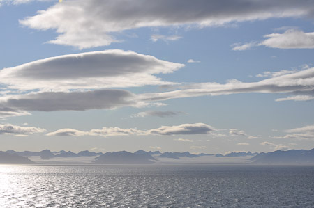 Vrijdag 15 juli 2011 - geweldig mooie  afvaart vanuit Longyearbyen - Spitsbergen...