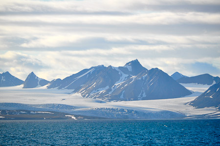 Vrijdag 15 juli 2011 - geweldig mooie  afvaart vanuit Longyearbyen - Spitsbergen...